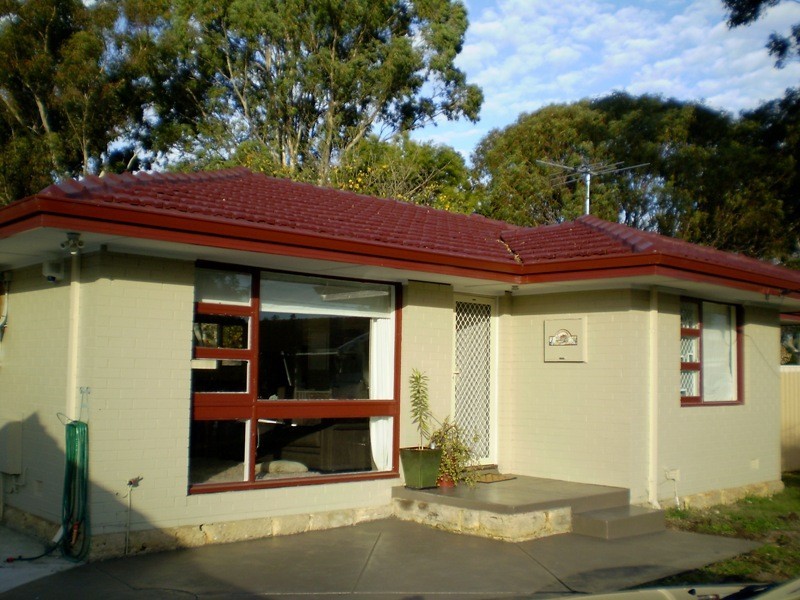 18 Drayton Court, Kelmscott WA 6111