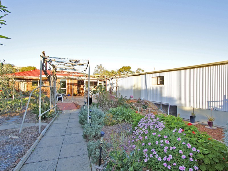 86 Derry Avenue, Mount Nasura WA 6112