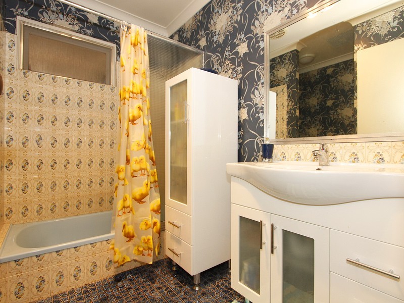 86 Derry Avenue, Mount Nasura WA 6112