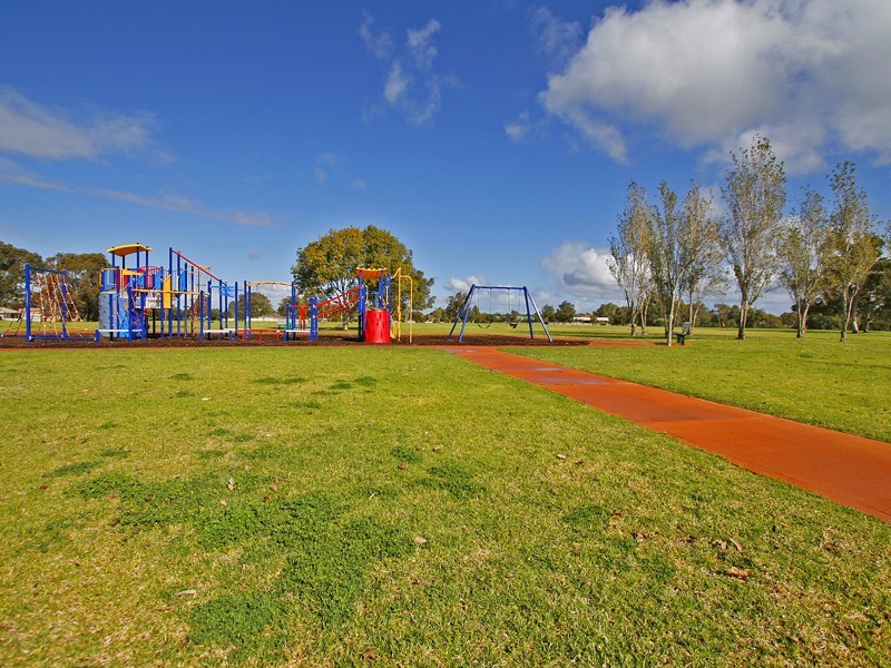 13 Wedgetail Court, Brookdale WA 6112