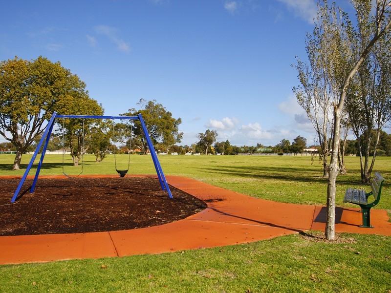 13 Wedgetail Court, Brookdale WA 6112