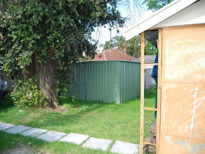 1 Railway Avenue, Kelmscott WA 6111