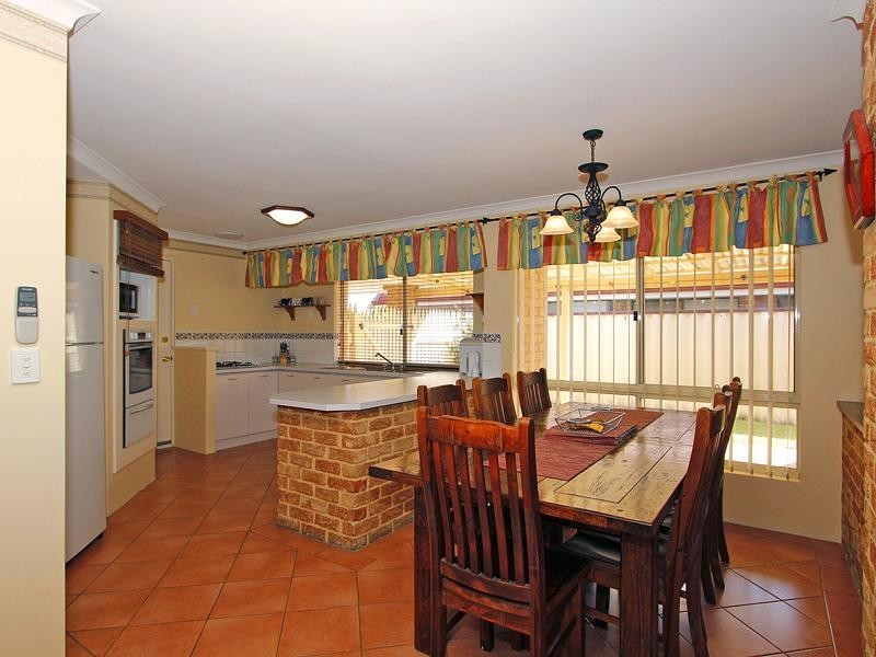 19 Tarragon Place, Thornlie WA 6108