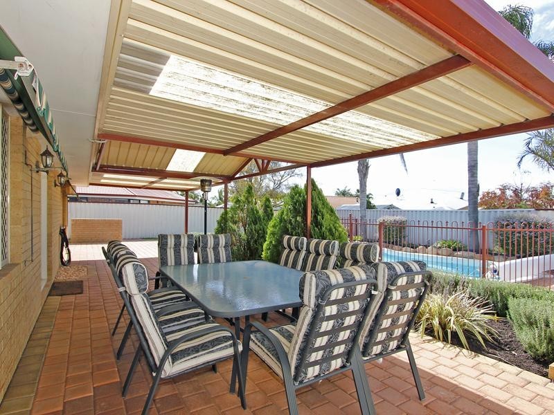 19 Tarragon Place, Thornlie WA 6108