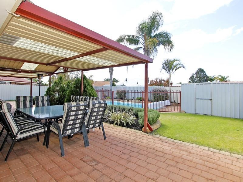 19 Tarragon Place, Thornlie WA 6108