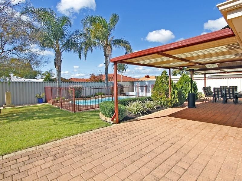19 Tarragon Place, Thornlie WA 6108