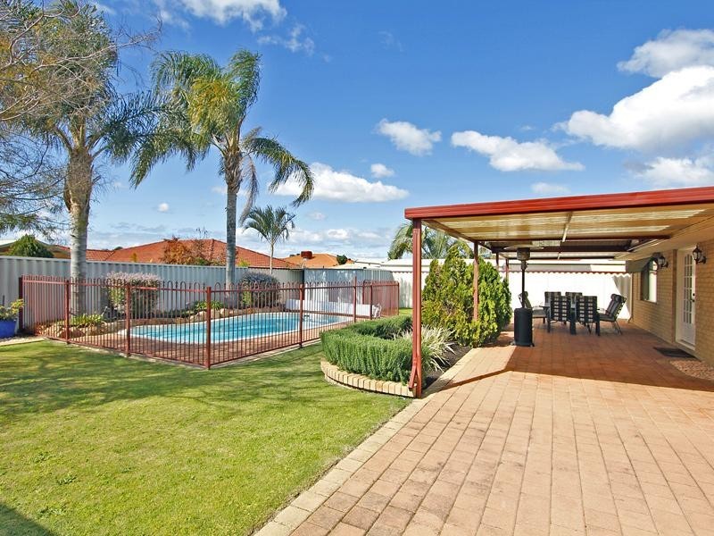 19 Tarragon Place, Thornlie WA 6108