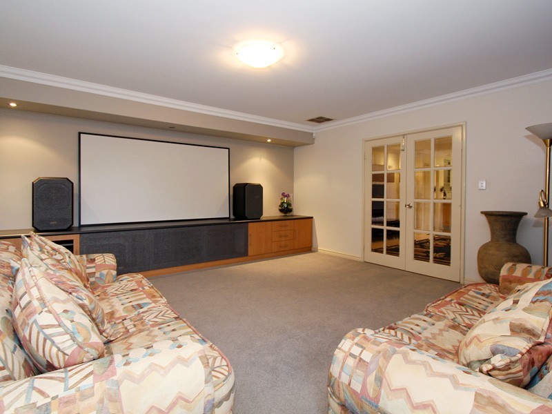 13 Sittella Gardens, East Cannington WA 6107