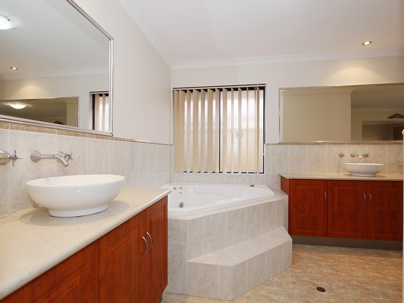 13 Sittella Gardens, East Cannington WA 6107