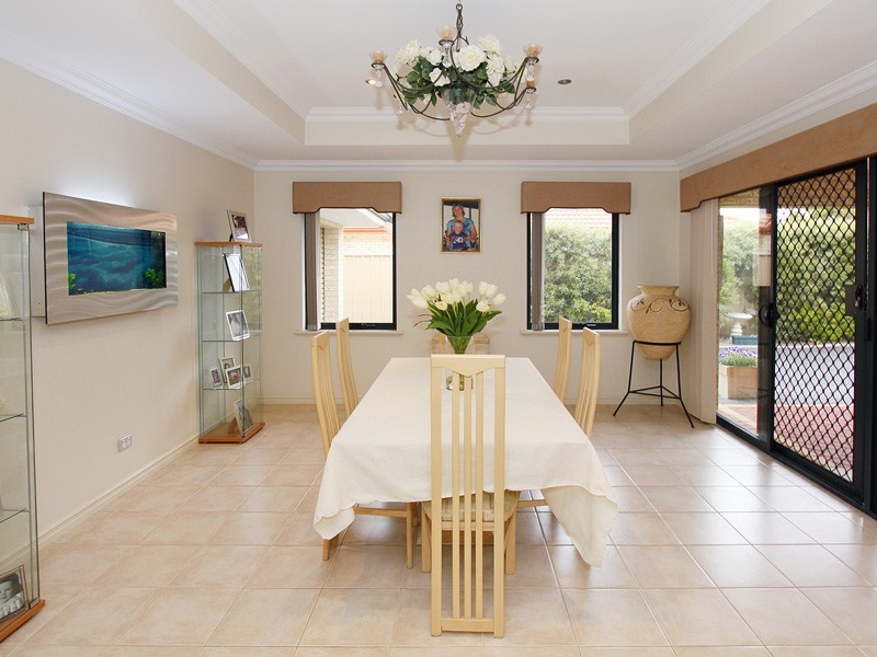 13 Sittella Gardens, East Cannington WA 6107