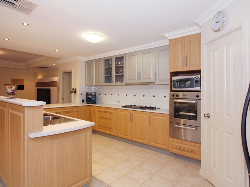 13 Sittella Gardens, East Cannington WA 6107