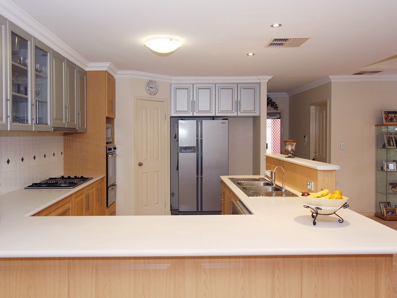 13 Sittella Gardens, East Cannington WA 6107