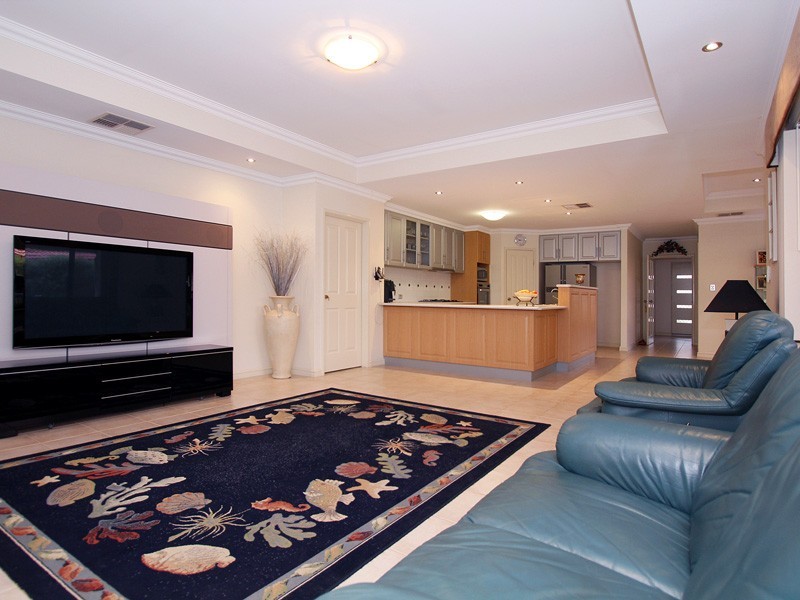 13 Sittella Gardens, East Cannington WA 6107