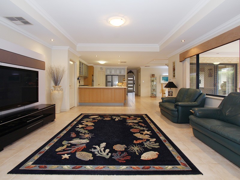 13 Sittella Gardens, East Cannington WA 6107