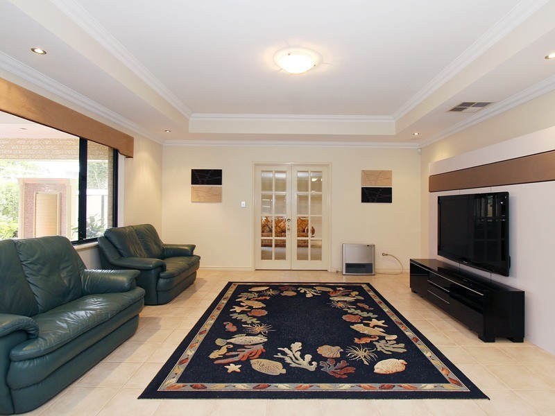 13 Sittella Gardens, East Cannington WA 6107