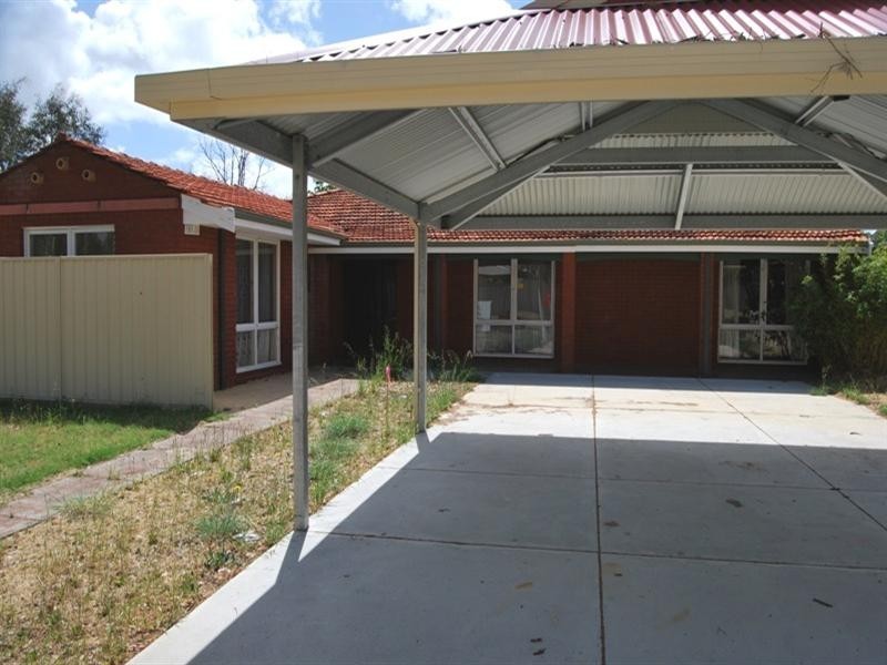 24 WILLOWMEAD Way, Kelmscott WA 6111