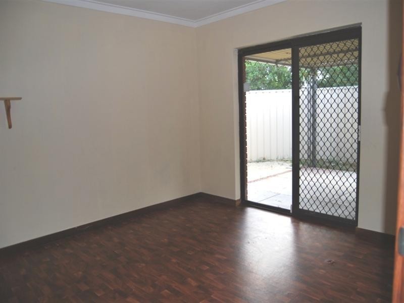 24 WILLOWMEAD Way, Kelmscott WA 6111