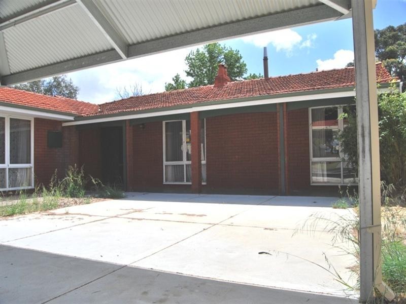 24 WILLOWMEAD Way, Kelmscott WA 6111