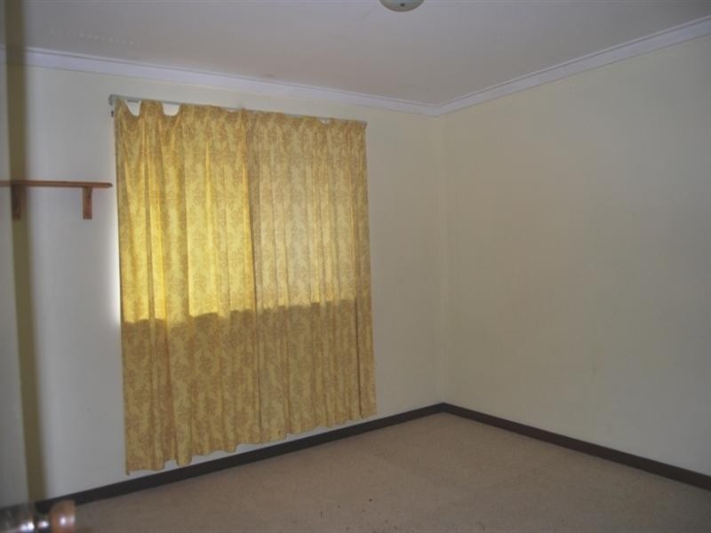 24 WILLOWMEAD Way, Kelmscott WA 6111