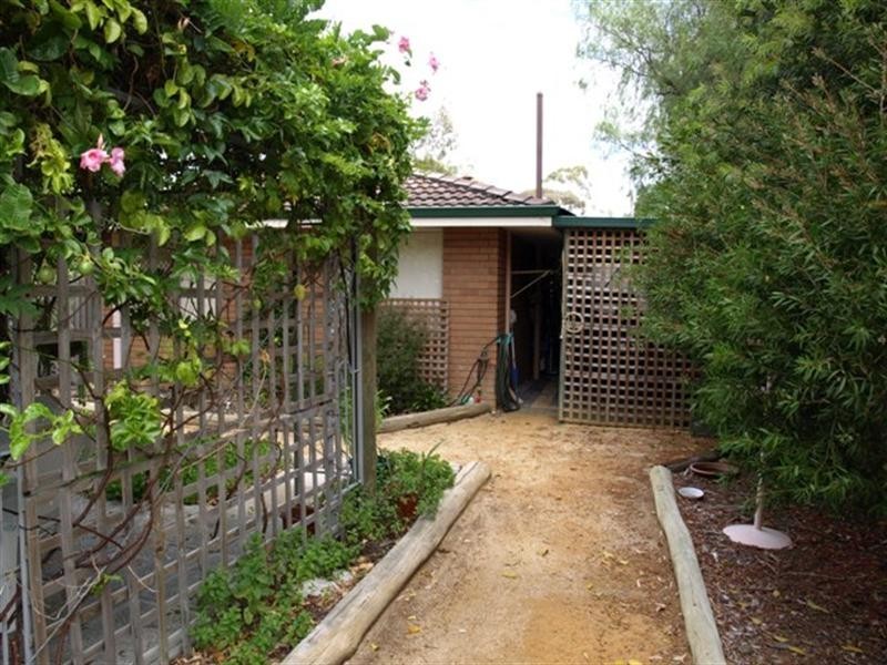 12 Redross Court, Armadale WA 6112