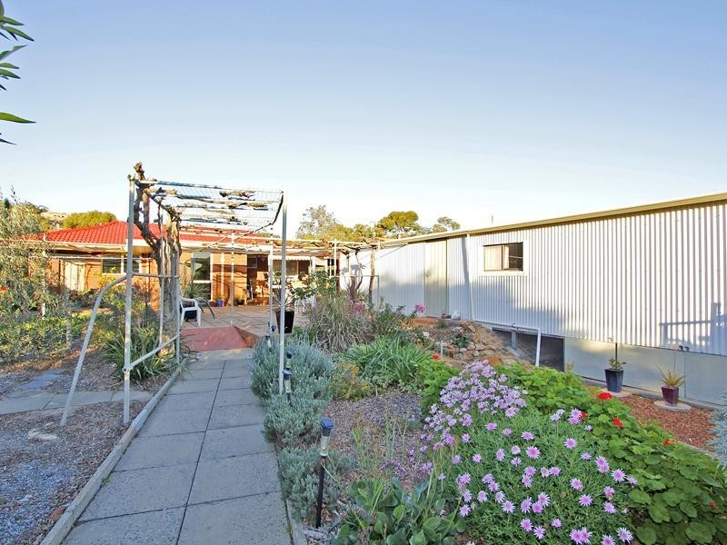 86 Derry Avenue, Mount Nasura WA 6112