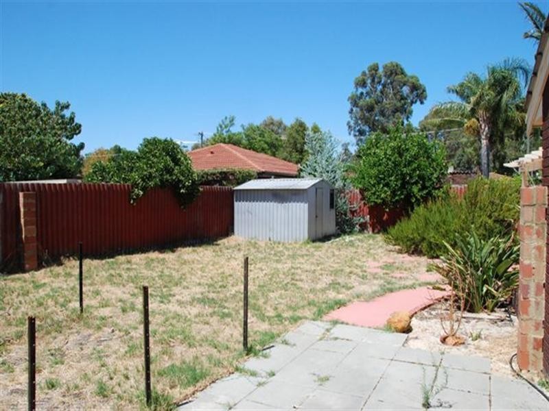17 Regina Street, Kelmscott WA 6111