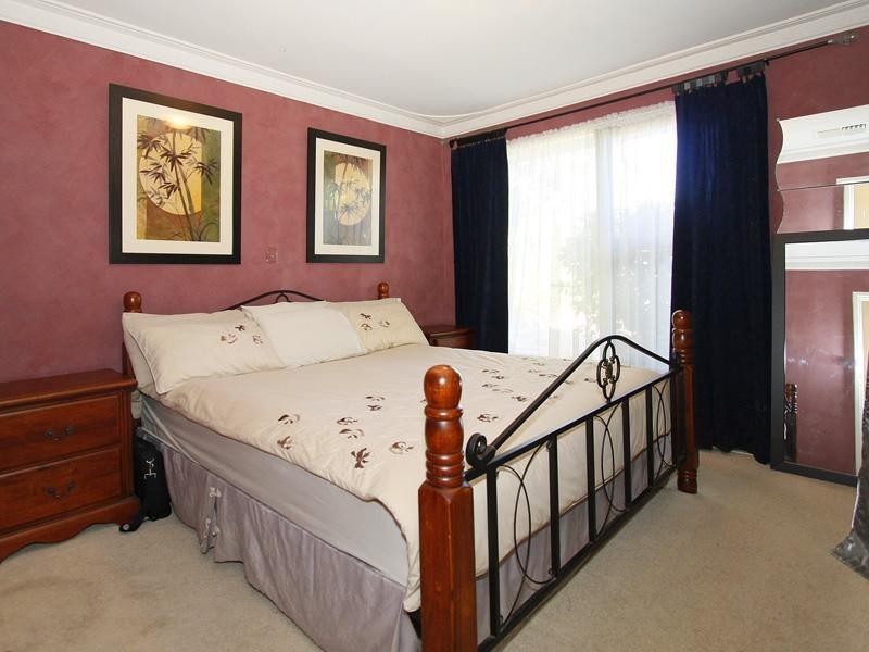 22 Waratah Drive, Camillo WA 6111