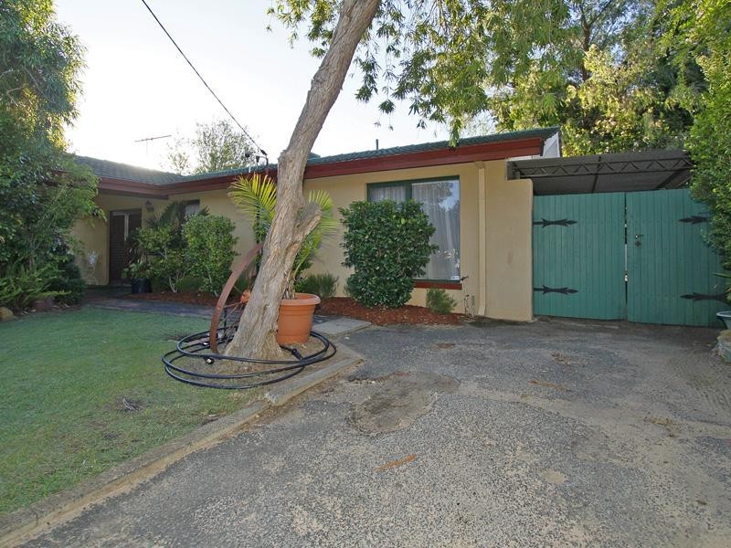 22 Waratah Drive, Camillo WA 6111