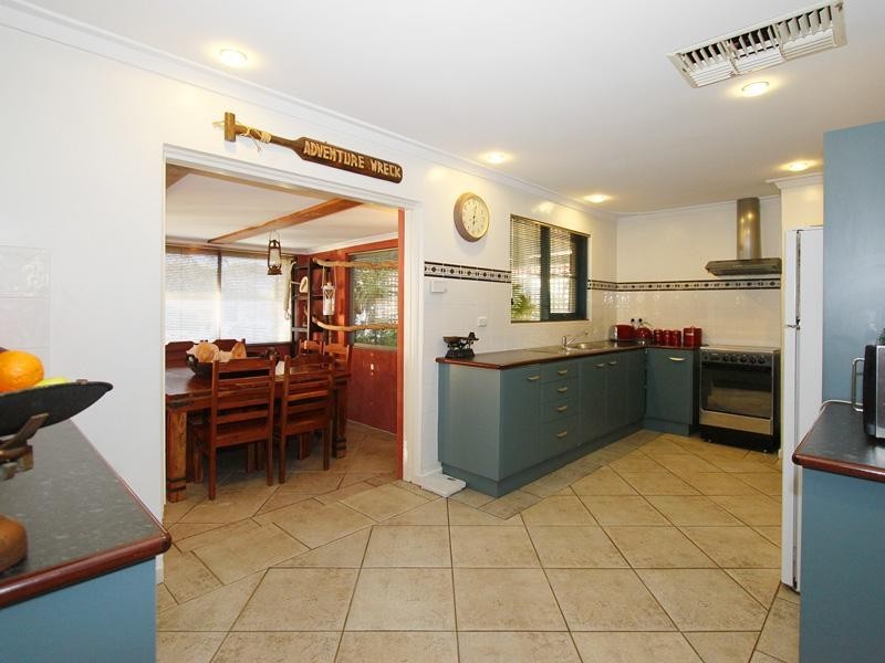 22 Waratah Drive, Camillo WA 6111