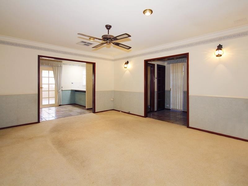 6 Dyer Street, Kelmscott WA 6111