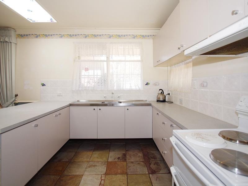 6 Dyer Street, Kelmscott WA 6111