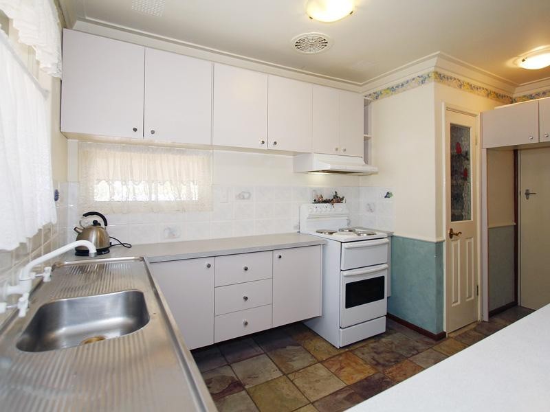 6 Dyer Street, Kelmscott WA 6111