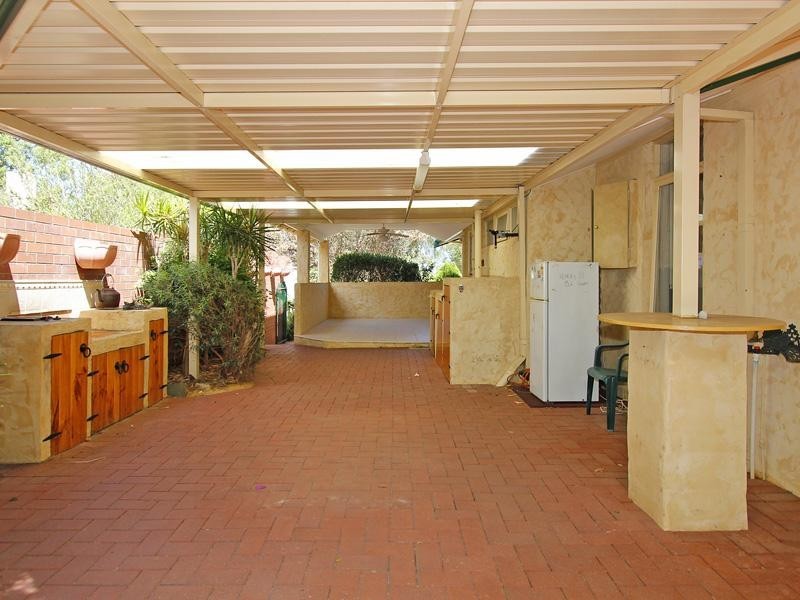 6 Dyer Street, Kelmscott WA 6111