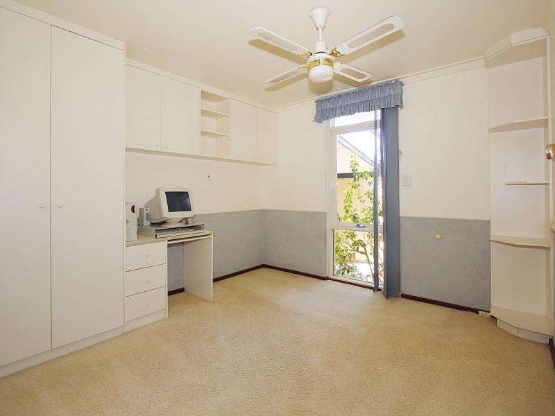 6 Dyer Street, Kelmscott WA 6111