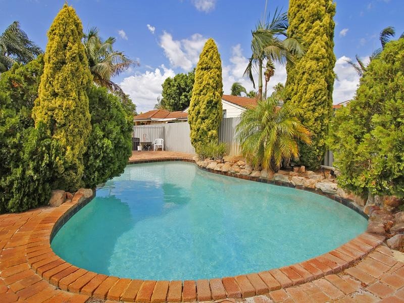 11 Sovereign Drive, Thornlie WA 6108