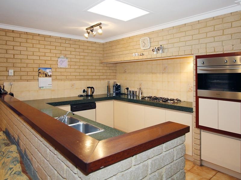 11 Sovereign Drive, Thornlie WA 6108