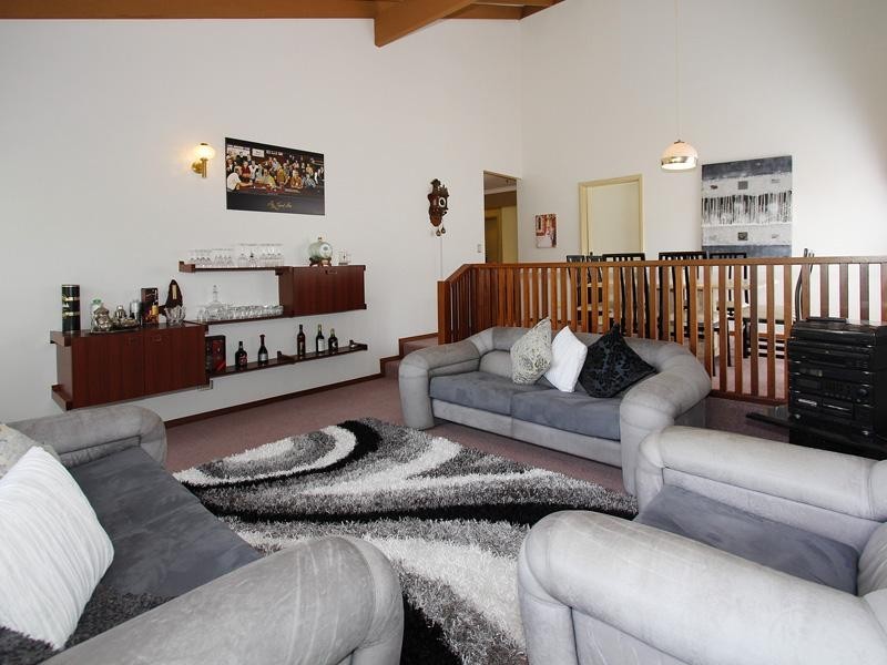 11 Sovereign Drive, Thornlie WA 6108