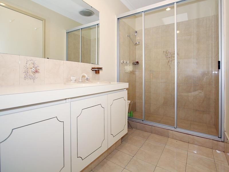 11 Sovereign Drive, Thornlie WA 6108