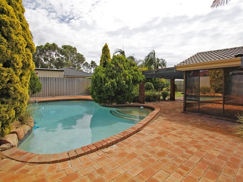 11 Sovereign Drive, Thornlie WA 6108