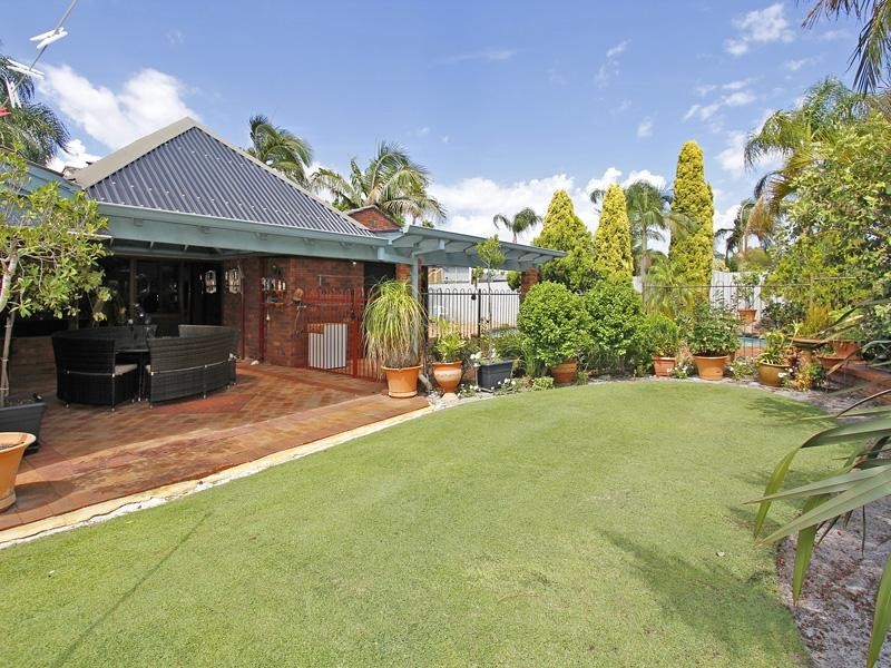 11 Sovereign Drive, Thornlie WA 6108