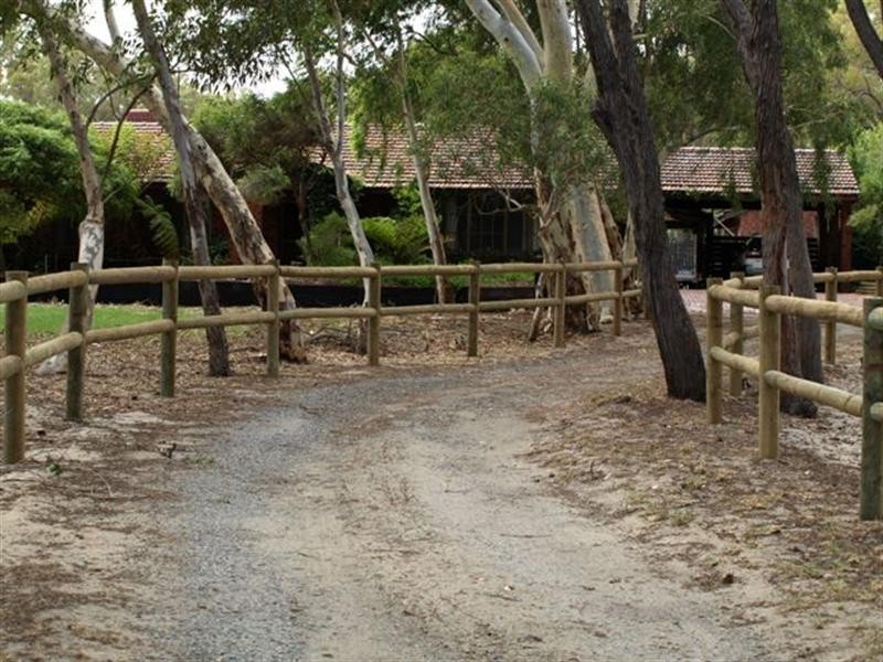 16 Dale Place, Orange Grove WA 6109