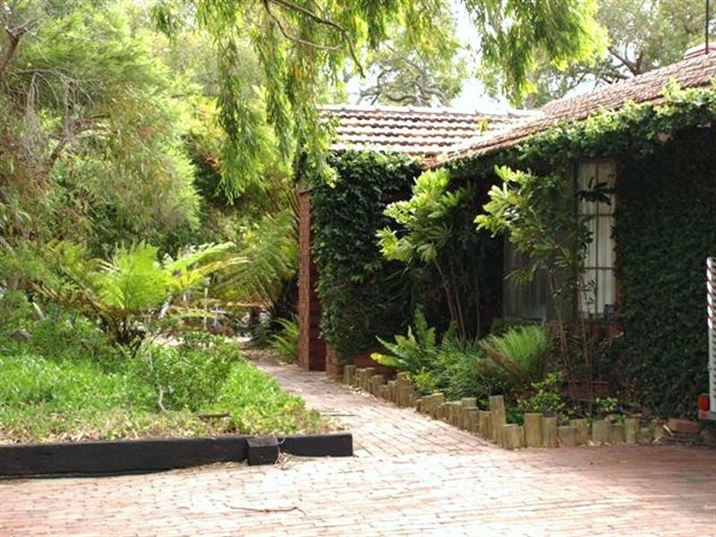 16 Dale Place, Orange Grove WA 6109