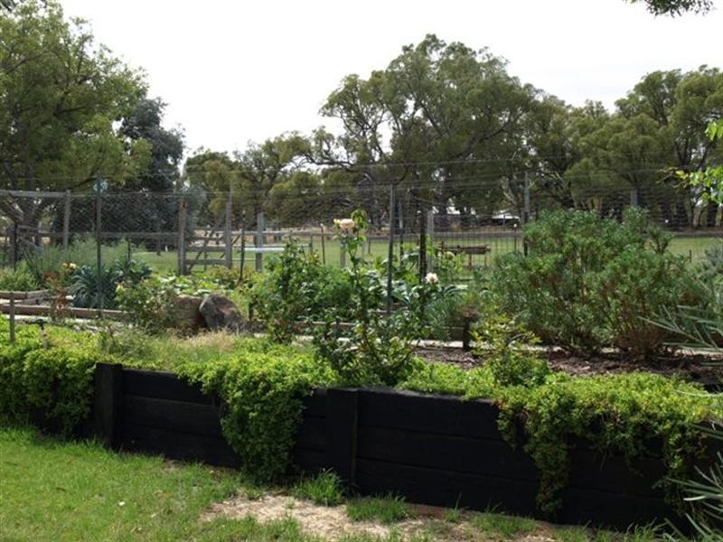 16 Dale Place, Orange Grove WA 6109