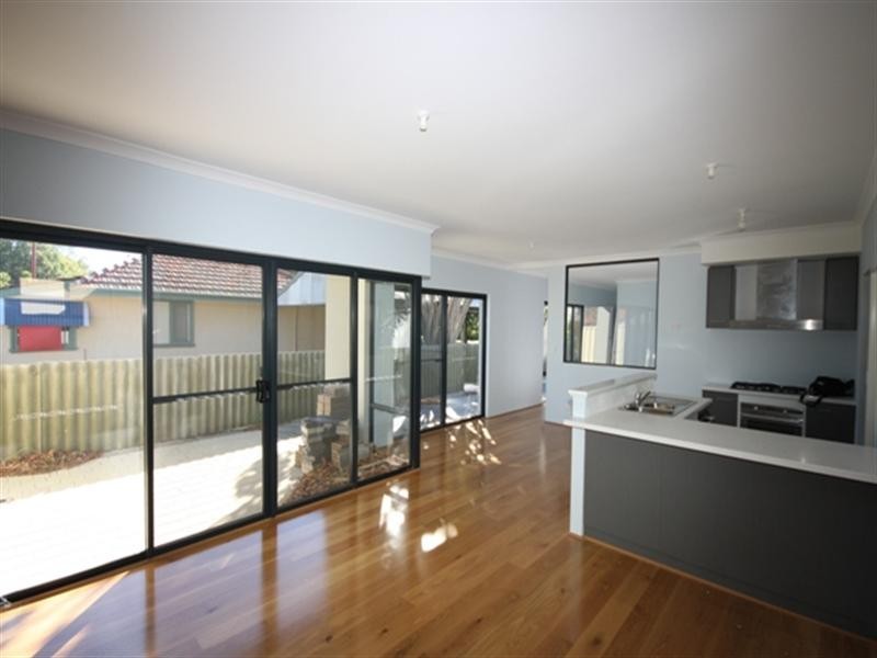 4b Locksley Avenue, Armadale WA 6112