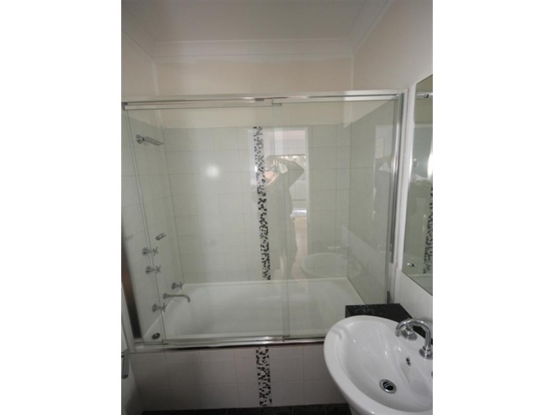4b Locksley Avenue, Armadale WA 6112
