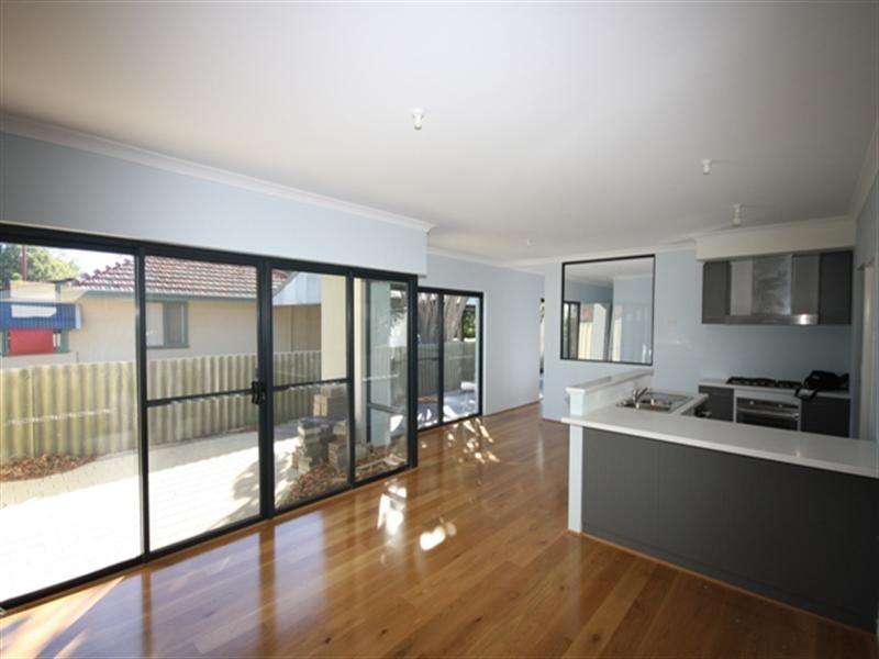 4b Locksley Avenue, Armadale WA 6112