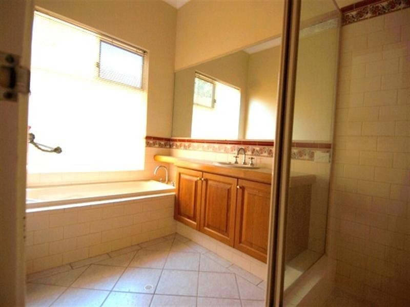 86 Lakeside Drive, Helena Valley WA 6056