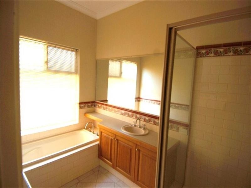 86 Lakeside Drive, Helena Valley WA 6056