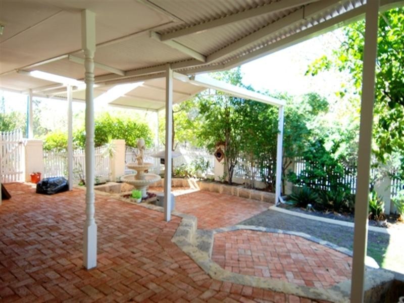 86 Lakeside Drive, Helena Valley WA 6056