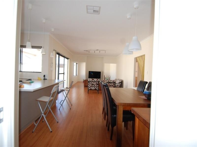 18 Tulip Way, East Cannington WA 6107